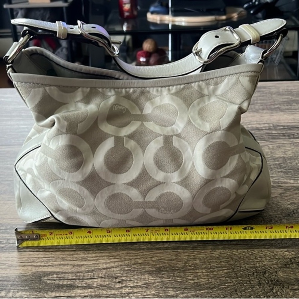 COACH Vintage Cream White Peyton Shoulder Bag Uncommon Light Green Lining - Picture 2 of 9